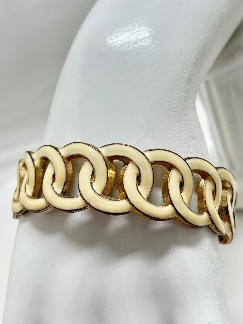Vintage Gold And White Enamel Interlocking Circles Bangle Bracelet